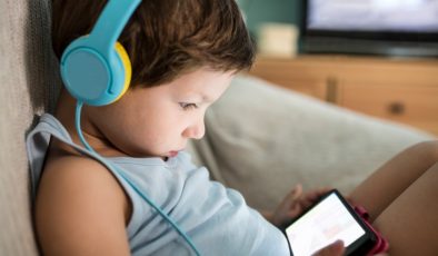 Çocuğuma kaç yaşında telefon almalıyım? Uzman isimler açıkladı