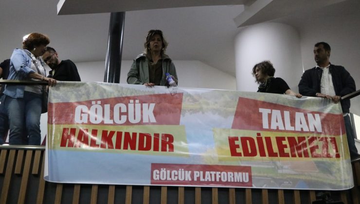 Eşi belediyeye karşı protestoya katıldı, Tanju Özcan ‘Ben de seni protesto ediyorum’ dedi