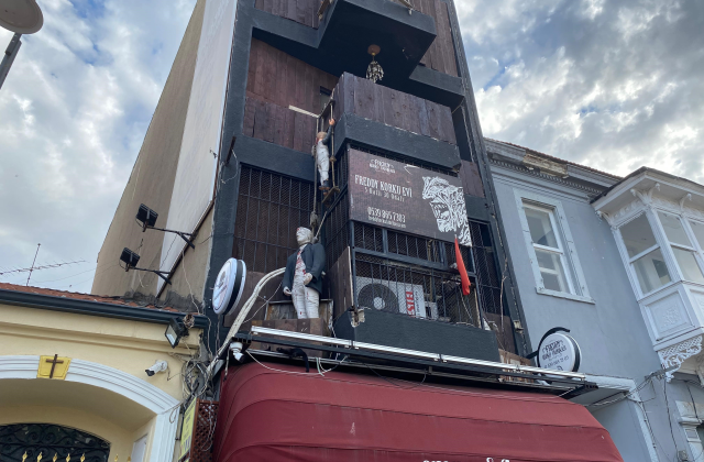 İzmir’deki parçalanmış kadın vücudu maketlerine polis müdahale etti