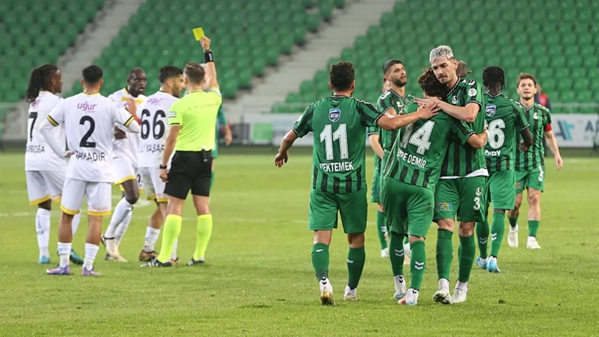 Sakaryaspor evinde İstanbulspor’u 3’ledi