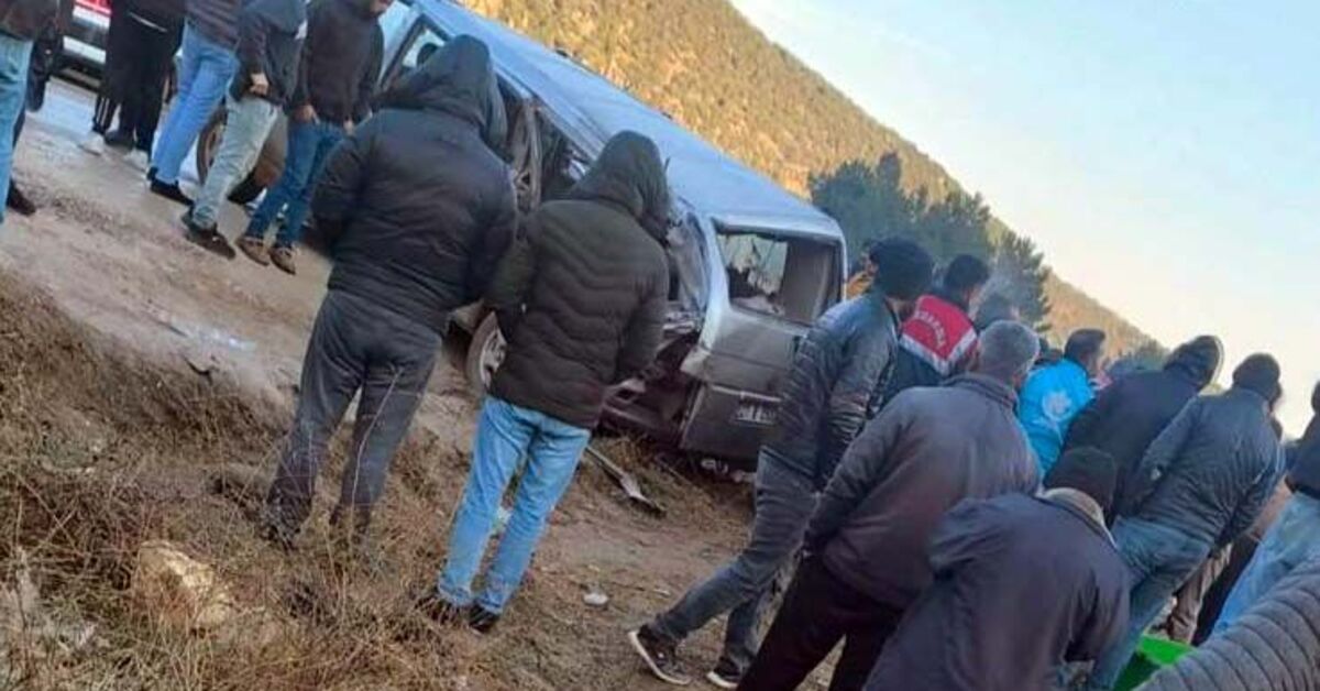 Gaziantep’te TIR’la minibüs çarpıştı: 2 kişi öldü, 5 kişi yaralandı