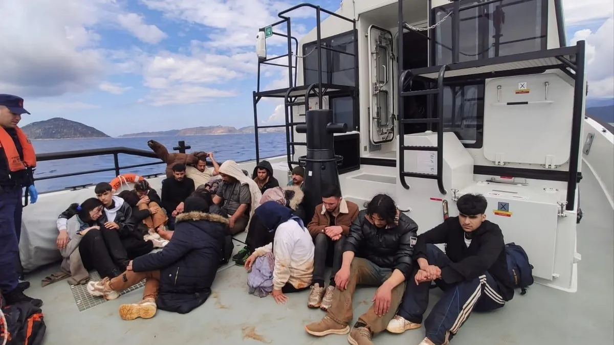 Antalya’nın Kaş İlçesi’nde 25’İ çocuk 80 düzensiz göçmen kurtarıldı